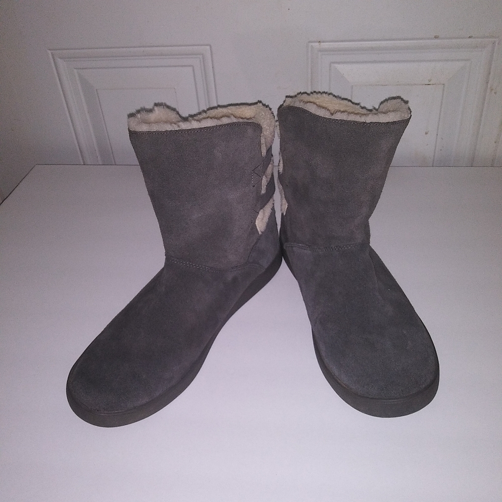 Koolaburra by Ugg Amarah Woman's Gray Sz-9 Faux Fur Boots Lightweight Su…